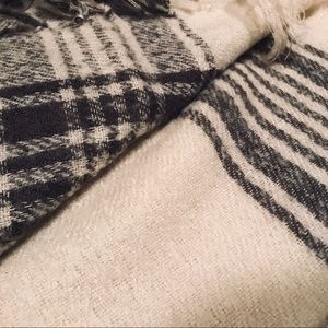 Zara- Cozy blanket scarf-unworn